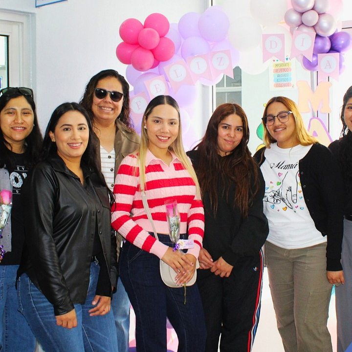 Mamás de alumnos de Secundaria en el festejo