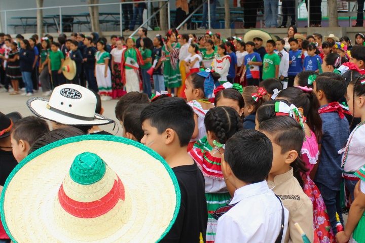 Alumnos de Primaria en la conmemoración del 15 de septiembre