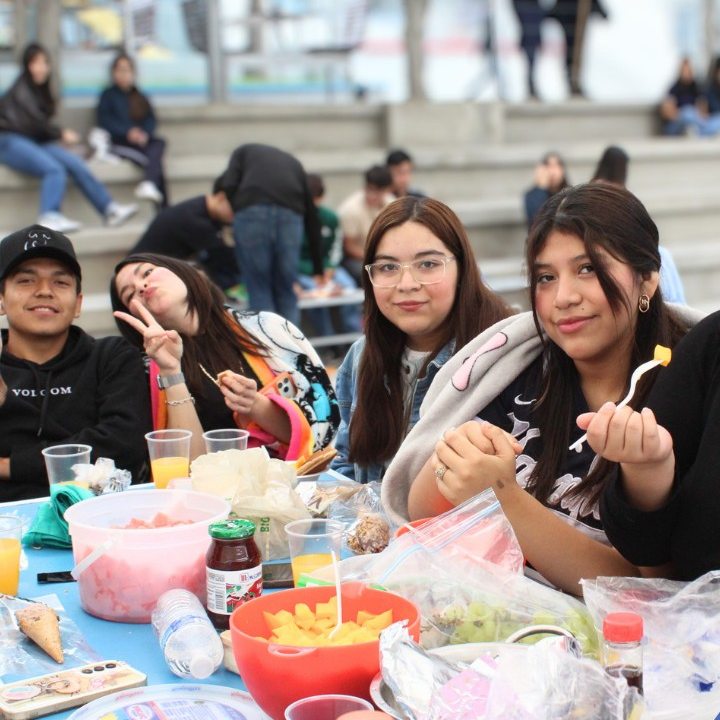 Picnic de la Semana del Estudiante en el patio