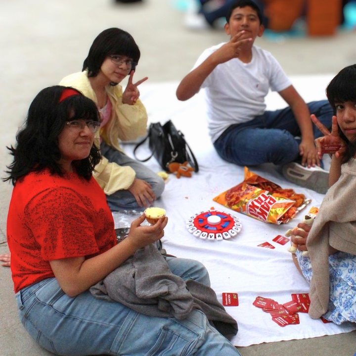 Convivencia de alumnos durante el picnic escolar